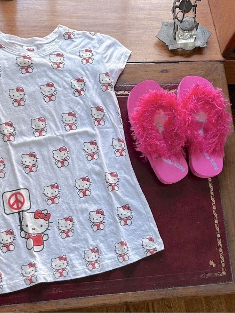 PEACE Hello Kitty SET Feather Flip Flops Size 7 8 PEACE Hello Kitty White TShirt